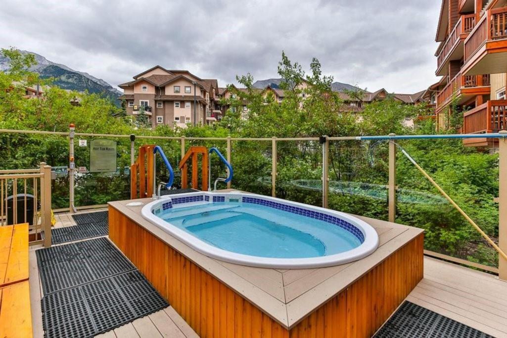 B&B Falcon Crest Lodge 1Br 1Pullout Canmore Esterno foto